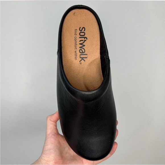 Women’s Clogs - Picture 3 of 5